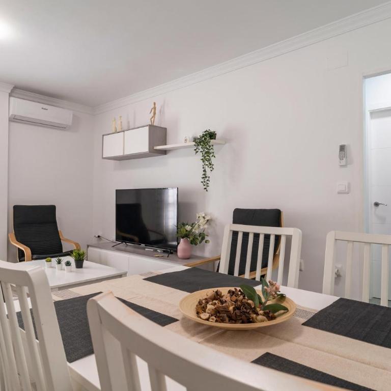 Cozy Apartment In Sanlúcar De Barrameda - Apartamento de 2 dormitorios - 1