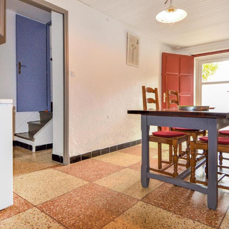 Nice Home In Arles With Wifi - Ferienhaus mit 2 Schlafzimmern - 4