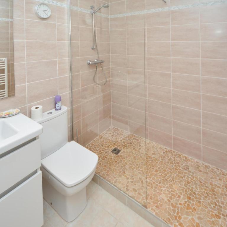 Cozy Home In Aigues-Mortes With Wifi - Three-Bedroom Vacation Home - 16
