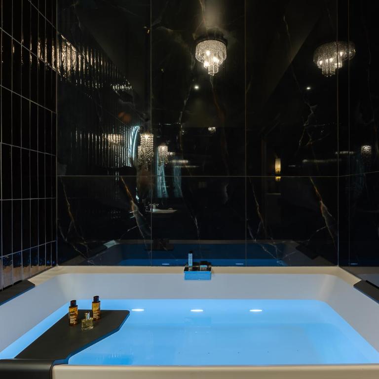 Host Inn Fancy Sūite - Appartement 1 Chambre avec Baignoire Spa - 30