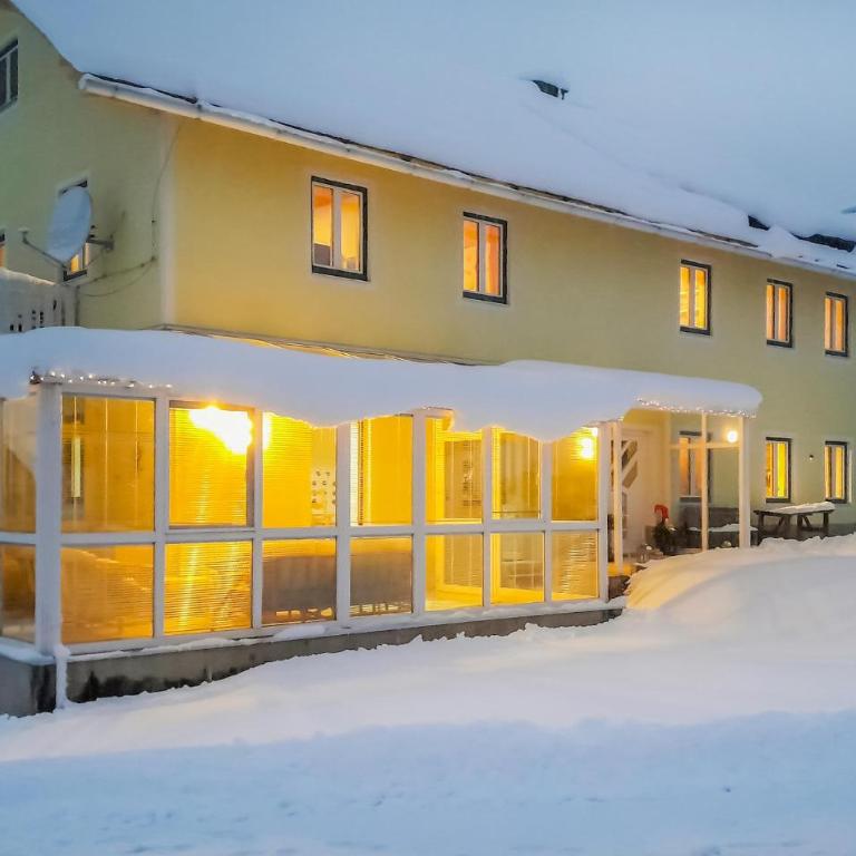 Großes Ferienhaus In Oberwoelz - Ferienhaus mit 5 Schlafzimmern - 8