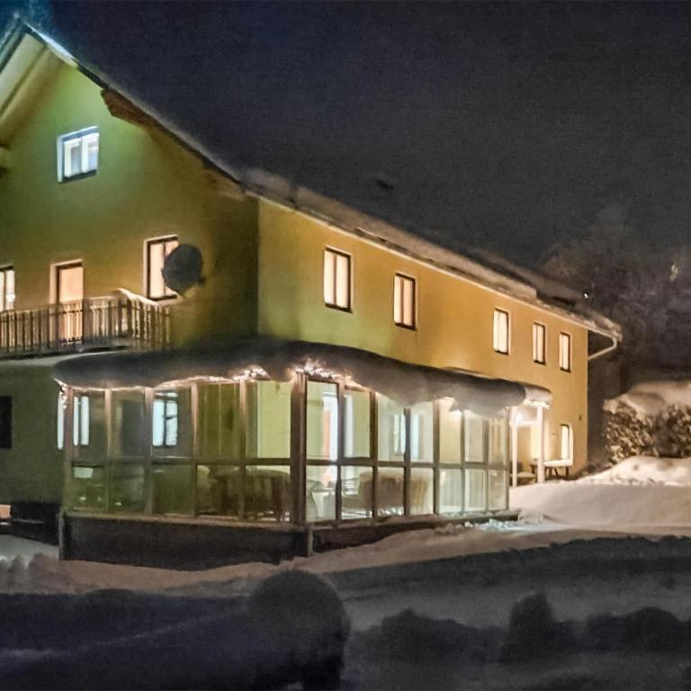 Großes Ferienhaus In Oberwoelz - Ferienhaus mit 5 Schlafzimmern - 10