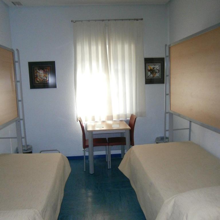 Albergue Inturjoven Huelva - Habitación Doble con baño privado - 2 camas - 15