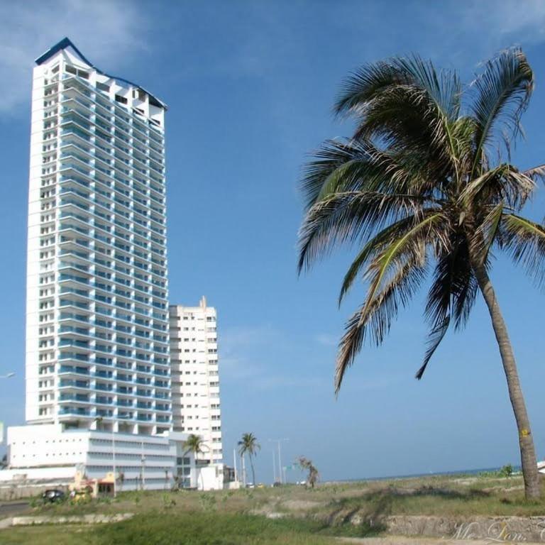 Amplios Aptos de Lujo Frente a la Playa a 5 Minutos del Centro y del Aeropuerto, en Edificio con Piscina, Jacuzzi, Sauna, Gimnasio, Turco y Seguridad las 24 hs. - Apartamento - 11