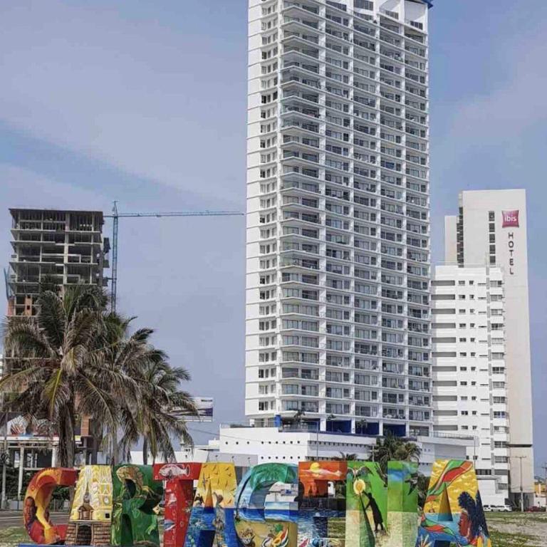 Amplios Aptos de Lujo Frente a la Playa a 5 Minutos del Centro y del Aeropuerto, en Edificio con Piscina, Jacuzzi, Sauna, Gimnasio, Turco y Seguridad las 24 hs. - Apartamento - 10