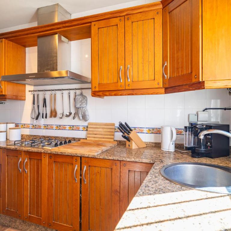 Awesome Home In Chiclana De La Fronter - Casa Vacacional de 3 dormitorios - 4