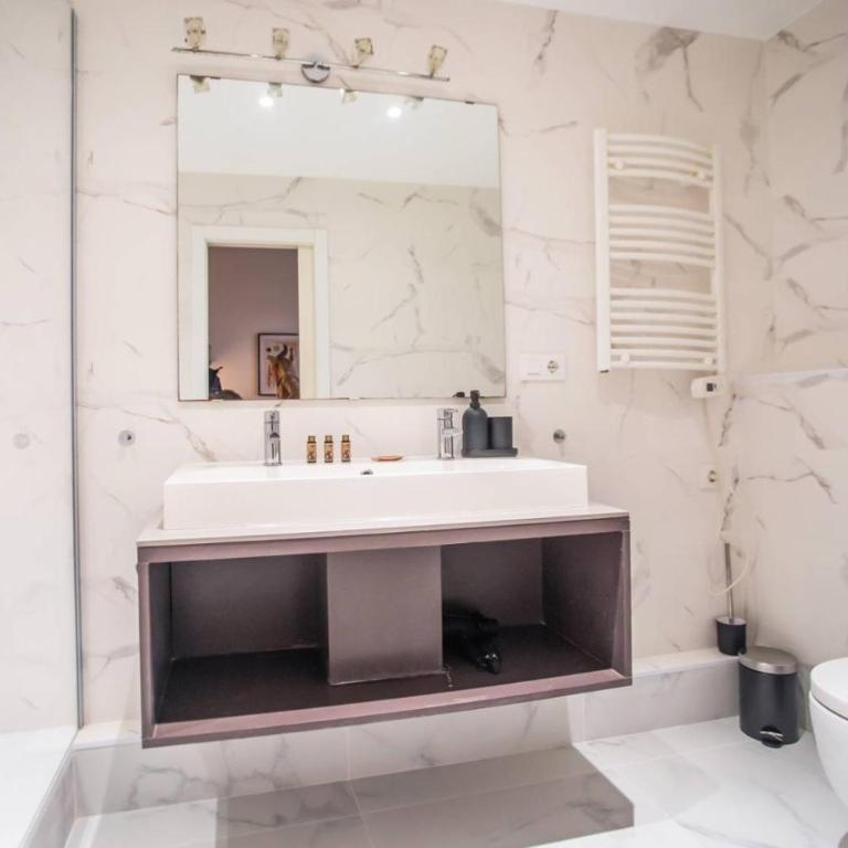 Fantástico piso en Barcelona - Two-Bedroom Apartment - 12