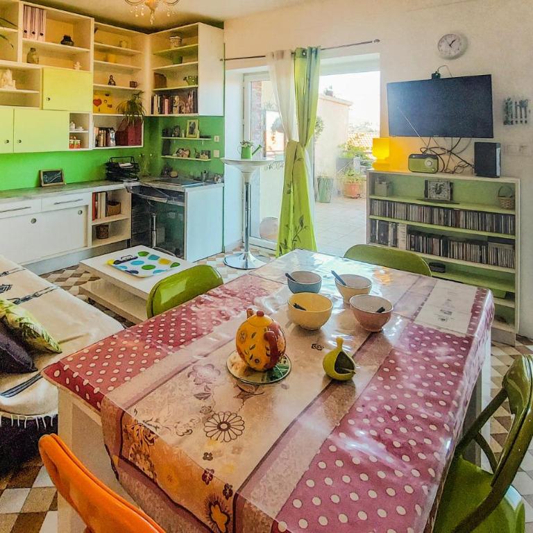 Awesome Apartment In Saint-Étienne With Wifi - Appartement 1 Chambre - 5
