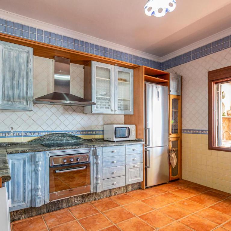 Pet Friendly Home In Malaga - Casa de vacaciones de 5 dormitorios - 9