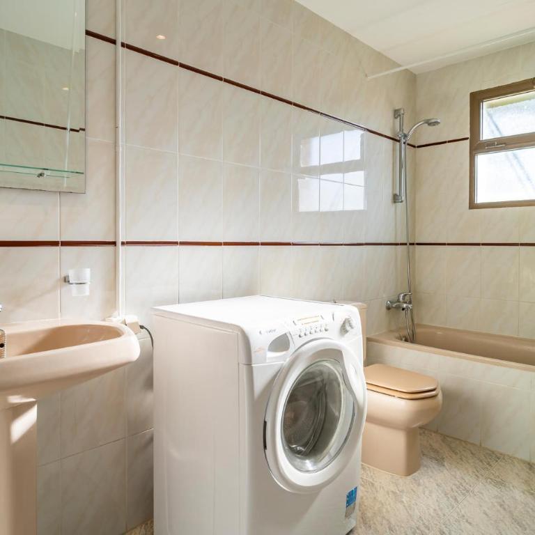 Nice Apartment In Las Lagunas De Mijas - Apartamento de 1 dormitorio - 8