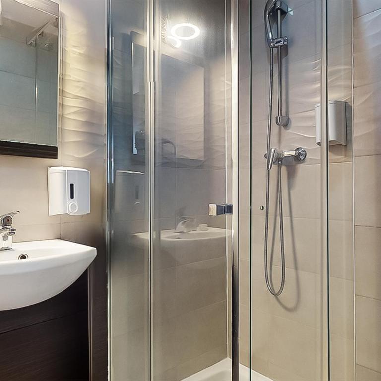 Hôtel de Ménilmontant - Chambre Simple avec Salle de Bains Privative - 1