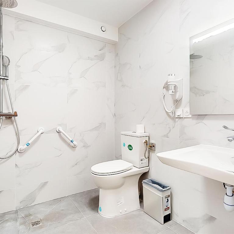 Hôtel de Ménilmontant - Chambre Triple avec Salle de Bains Privative - 7