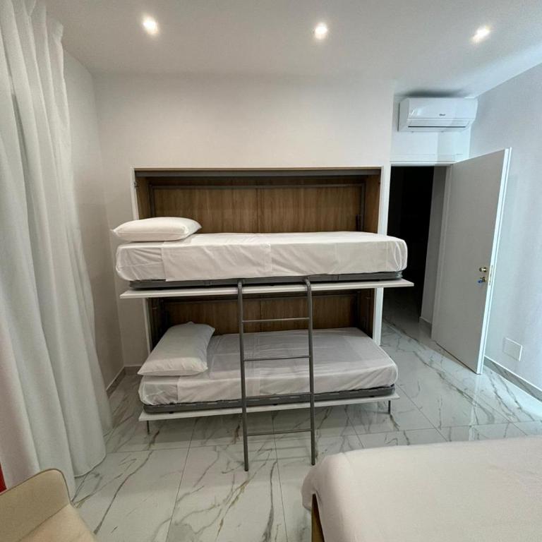 Savior Deluxe Rooms - Deluxe Quadruple Room - 5