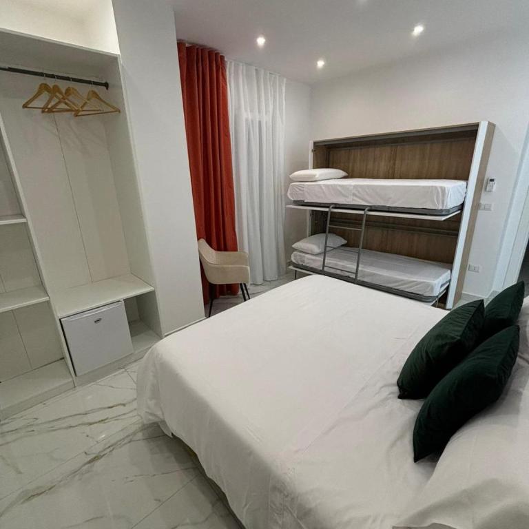 Savior Deluxe Rooms - Deluxe Quadruple Room - 6