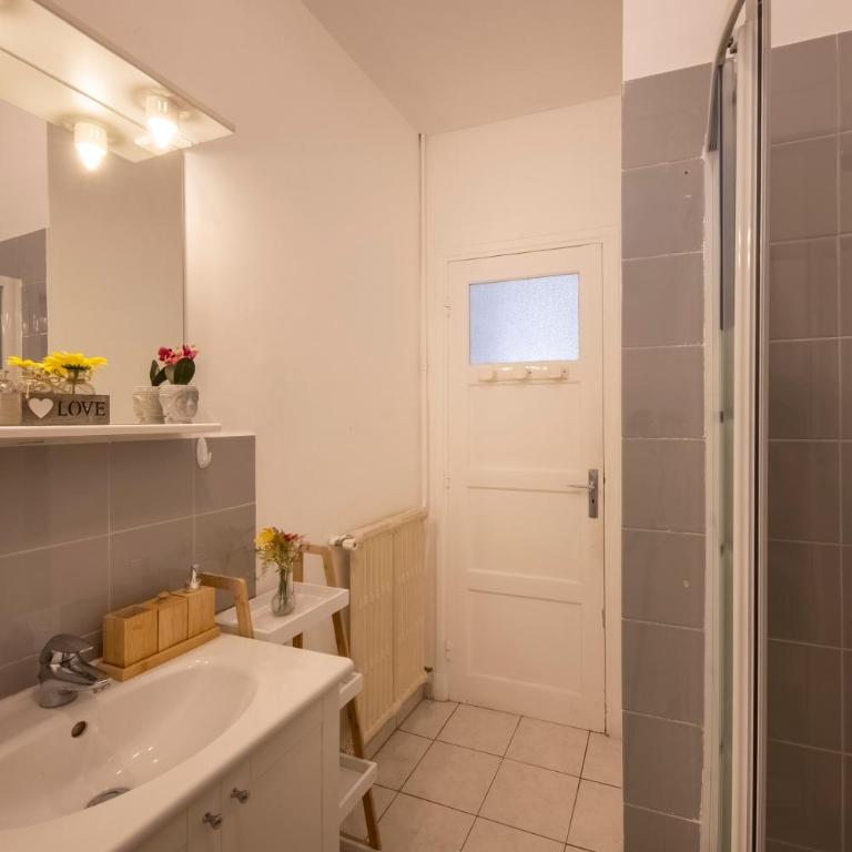 * Le Provençal * cosy flat 3 min walk from the sea - Appartement 1 Chambre - 27