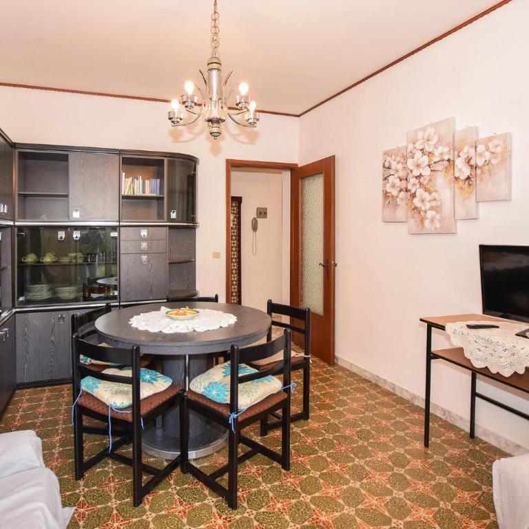 2 Bedroom Lovely Apartment In Chatillon - Appartamento con 2 Camere da Letto - 7