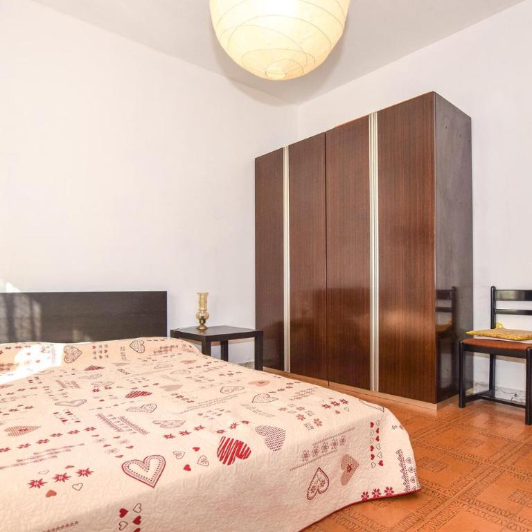 2 Bedroom Lovely Apartment In Chatillon - Appartamento con 2 Camere da Letto - 10