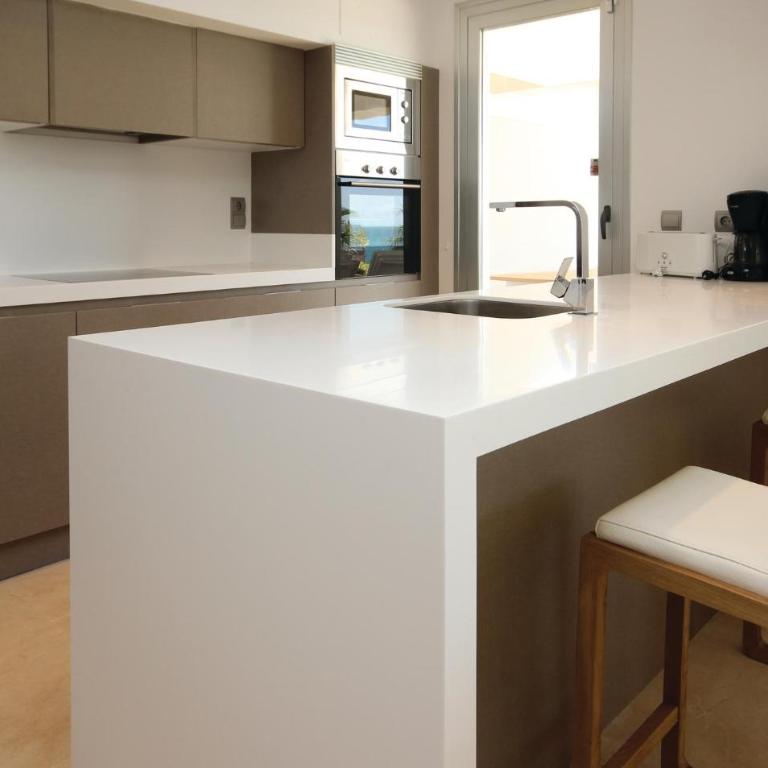 Amazing Apartment In Estepona With Heated Swimming Pool - Apartamento de 3 dormitorios - 5