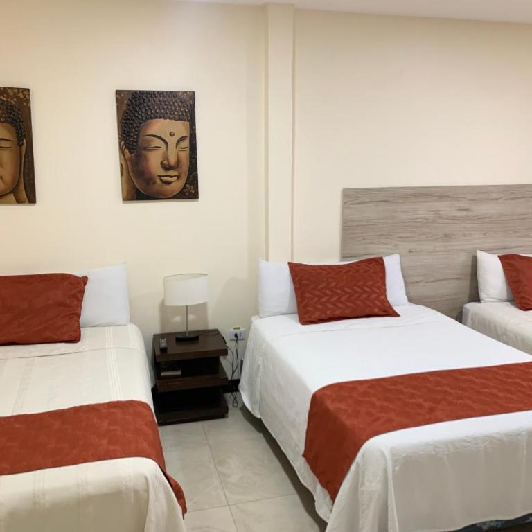 Hotel Las Mercedes Airport-Quito - Superior Triple Room - 4
