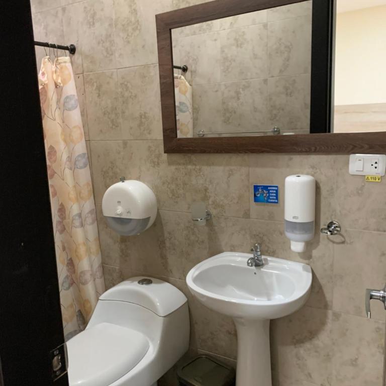 Hotel Las Mercedes Airport-Quito - Superior Triple Room - 1