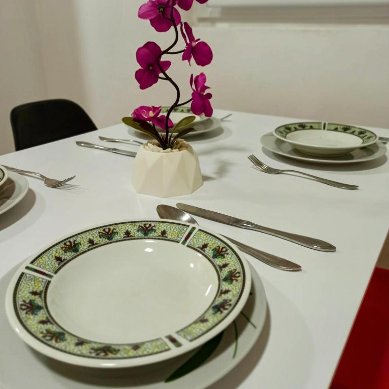 BAYT Apartment - FREE PARKING - Three-Bedroom Apartment - 26