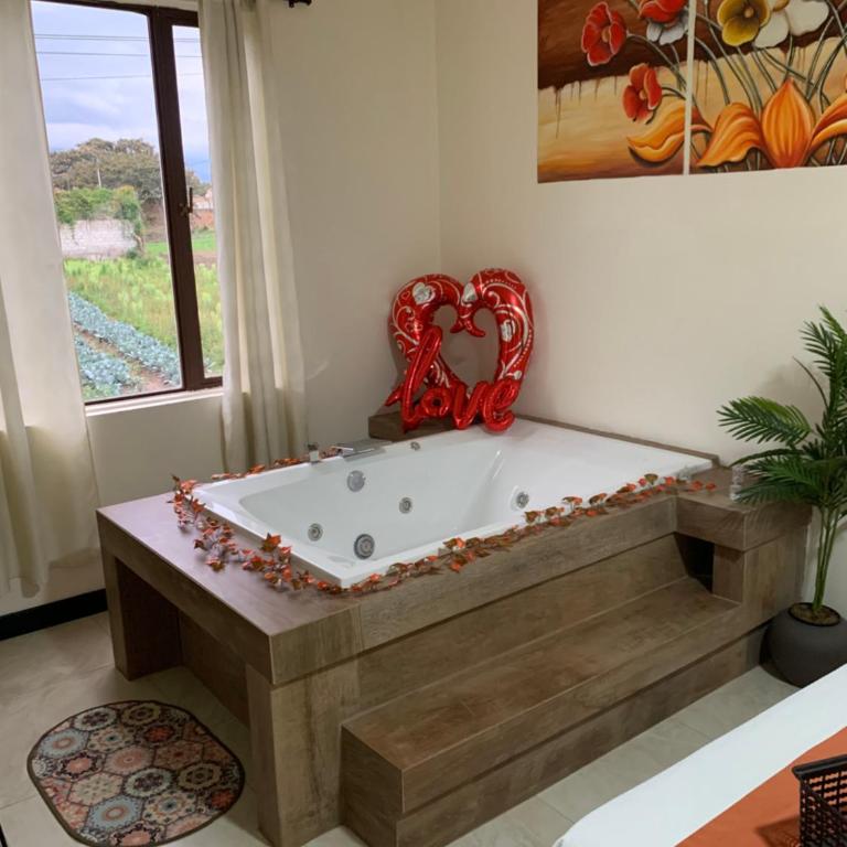 Hotel Las Mercedes Airport-Quito - Deluxe Double Room with Bath - 7