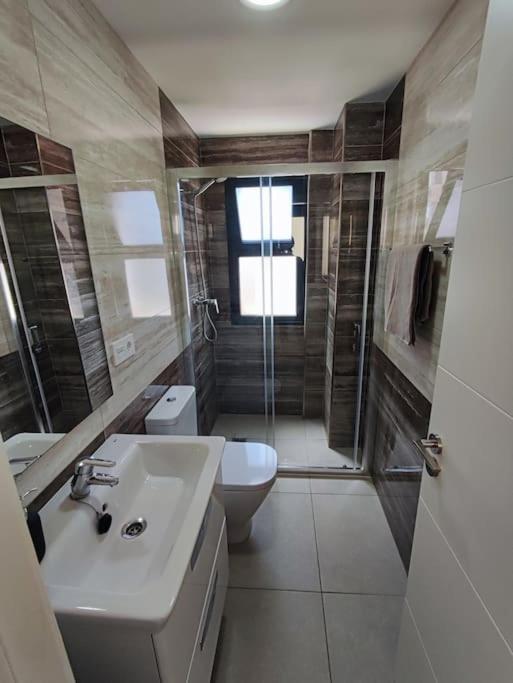 Piso completo-Parking gratuito - Apartamento de 2 dormitorios - 15