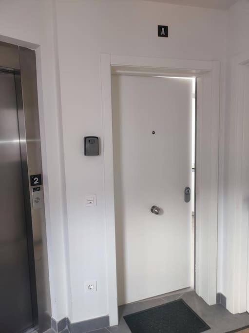 Piso completo-Parking gratuito - Apartamento de 2 dormitorios - 25