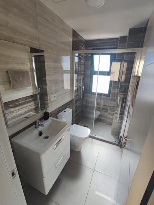 Piso completo-Parking gratuito - Apartamento de 2 dormitorios - 30