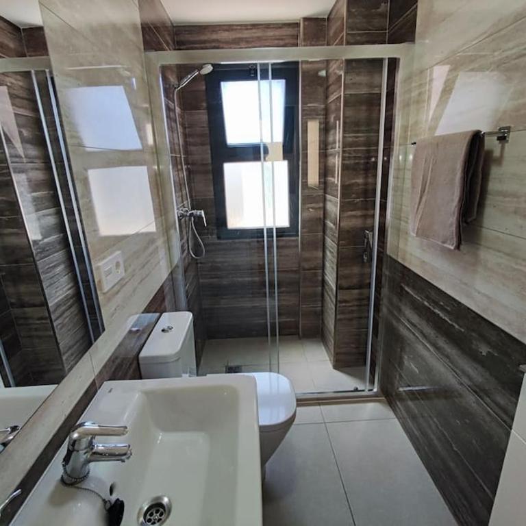 Piso completo-Parking gratuito - Apartamento de 2 dormitorios - 33