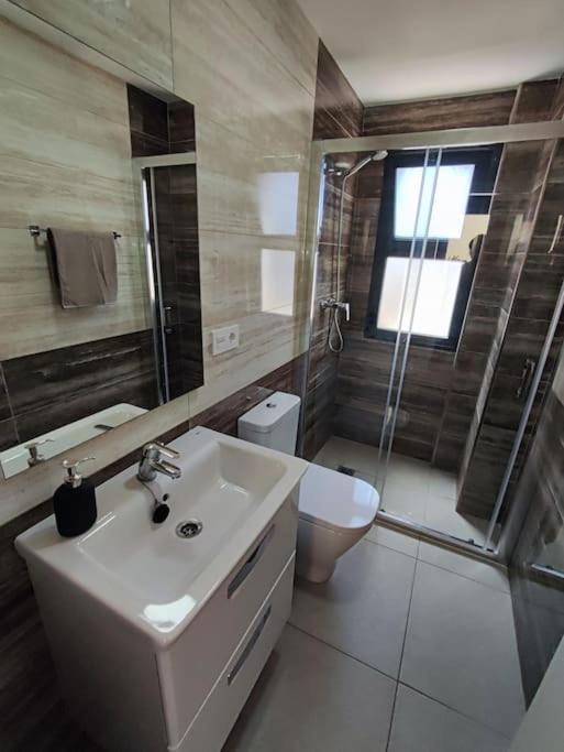 Piso completo-Parking gratuito - Apartamento de 2 dormitorios - 35
