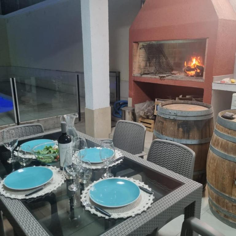 Moderna y hermosa Casa-Duplex con piscina y excelente ubicación - Casa - 1