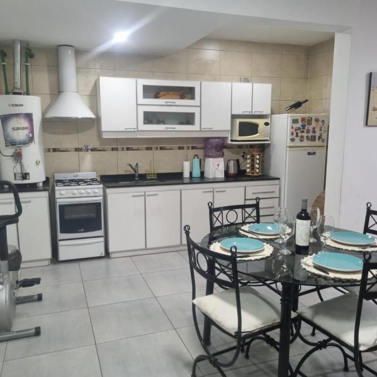 Moderna y hermosa Casa-Duplex con piscina y excelente ubicación - Casa - 18
