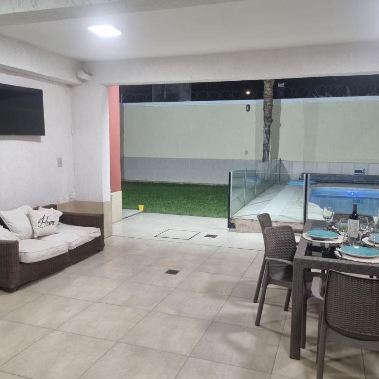 Moderna y hermosa Casa-Duplex con piscina y excelente ubicación - Casa - 22