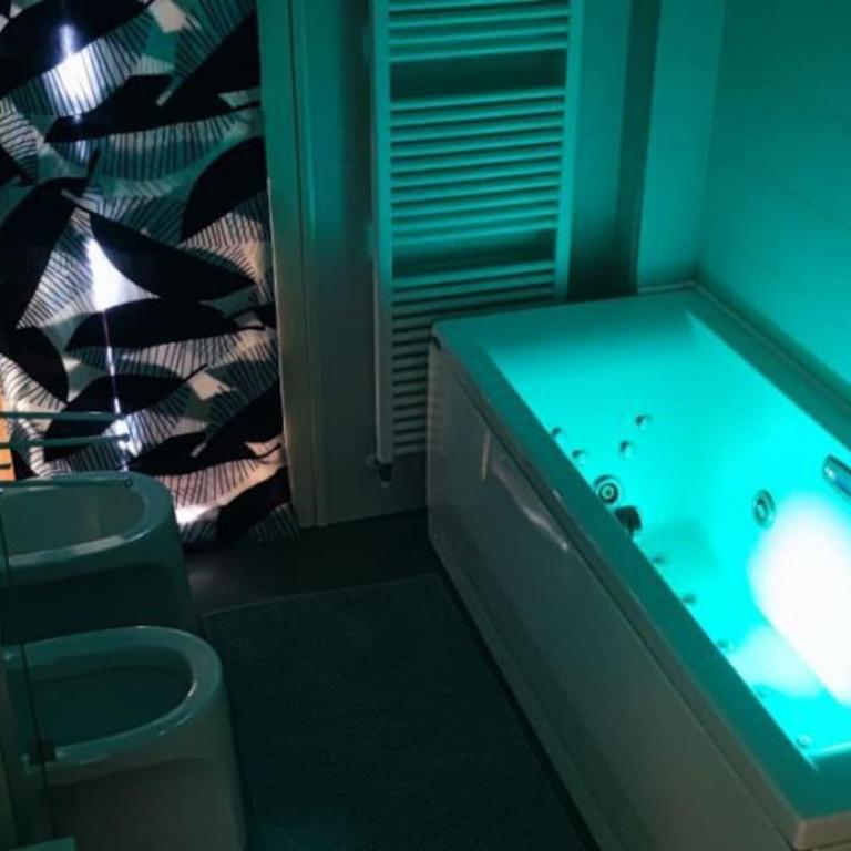 GLAMOUR HOUSE, Comoda a tutti i servizi - Appartamento con 1 Camera da Letto - 35