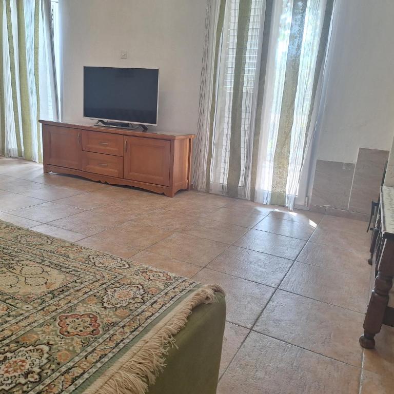 Apartment at villa with pool - Kuća sa 1 Spavaćom Sobom - 3