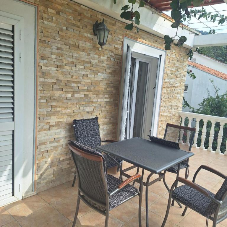 Apartment at villa with pool - Kuća sa 1 Spavaćom Sobom - 4