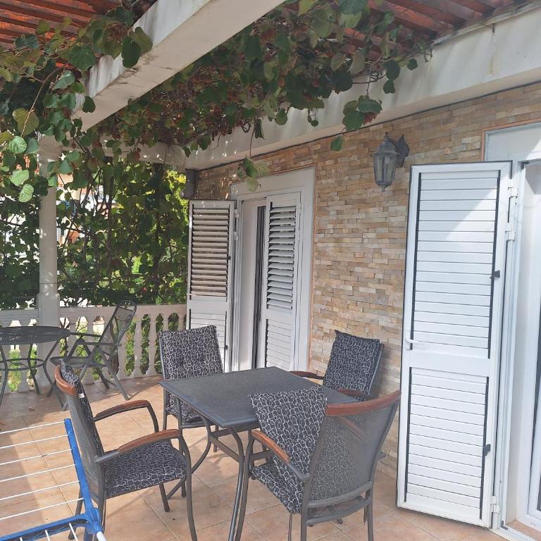 Apartment at villa with pool - Kuća sa 1 Spavaćom Sobom - 8