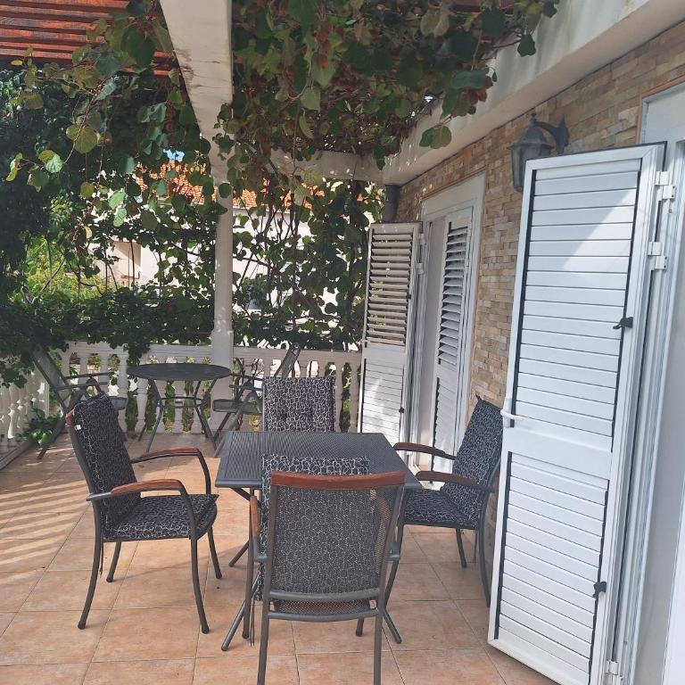 Apartment at villa with pool - Kuća sa 1 Spavaćom Sobom - 16