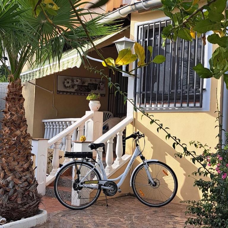 Paraíso Familiar en Marisol Park Bungalow con Piscina, Tenis y Parking - Casa de 2 dormitorios - 1