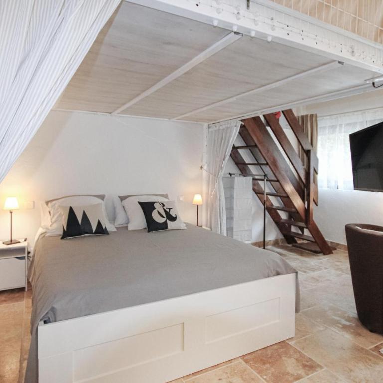 Amazing Home In Carpentras With Private Swimming Pool, Can Be Inside Or Outside - Maison de Vacances 1 Chambre - 13