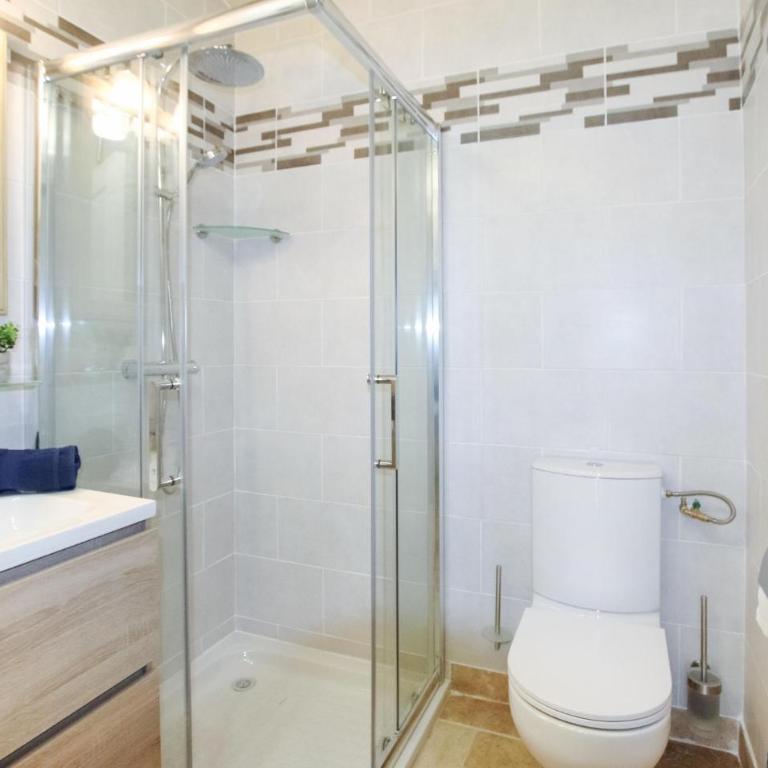 Amazing Home In Carpentras With Private Swimming Pool, Can Be Inside Or Outside - Maison de Vacances 1 Chambre - 15