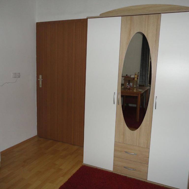 Rentcenter79 - Quadruple Room with Shared Bathroom - 20