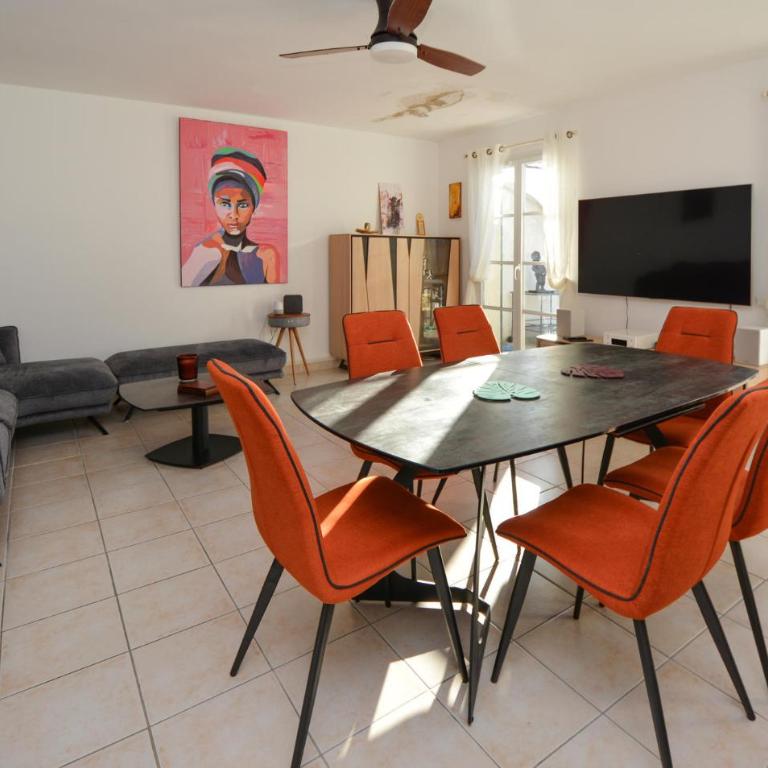 Cozy Home In Aigues-Mortes With Wifi - Three-Bedroom Vacation Home - 2