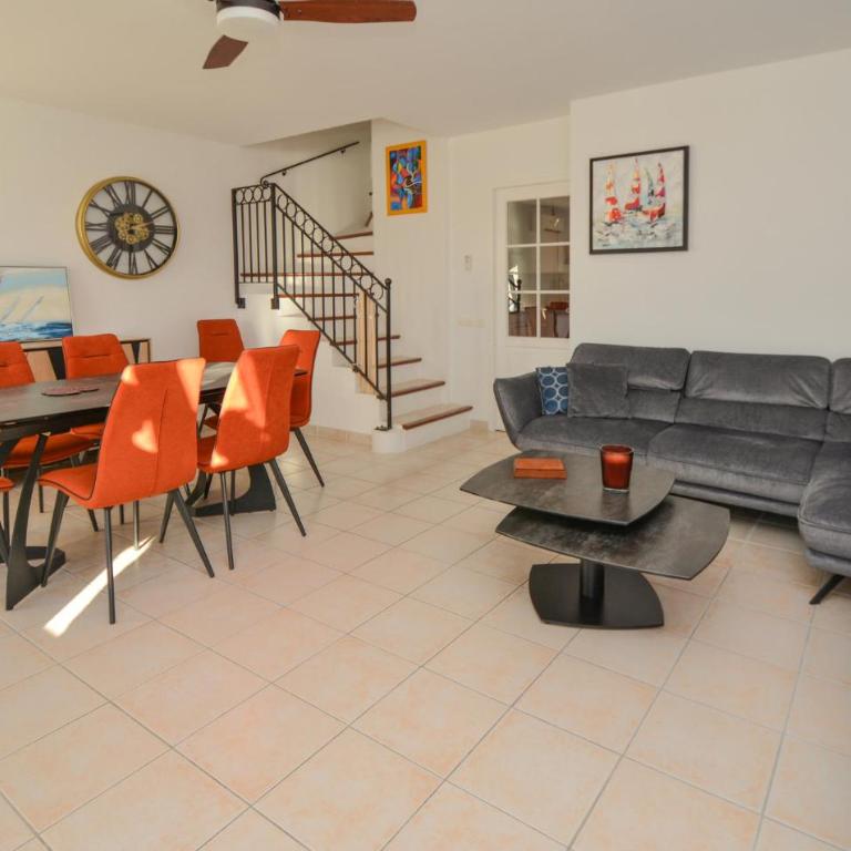 Cozy Home In Aigues-Mortes With Wifi - Three-Bedroom Vacation Home - 11