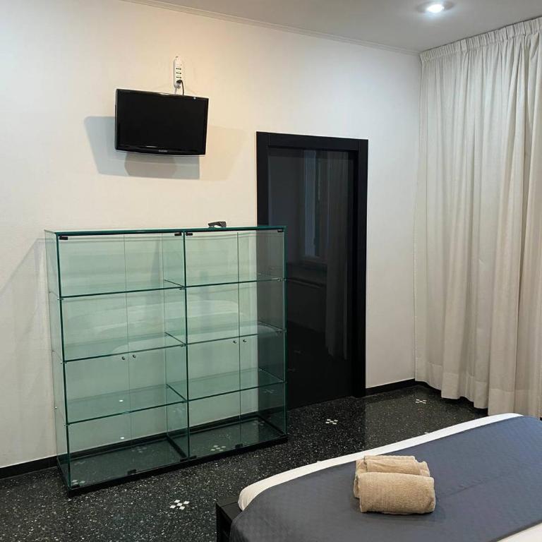 Martel Rooms - Genova Centro Brignole - Camera Tripla con Bagno Privato Esterno - 15