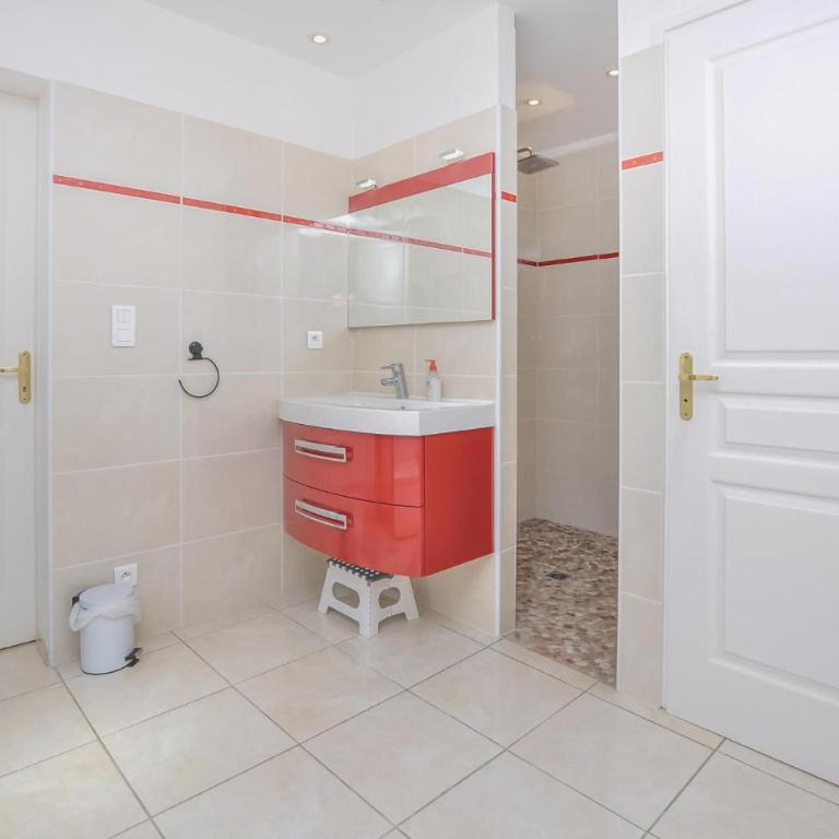 Gorgeous Home In Saint-Cézaire-Sur-Siag - Casa Vacacional de 3 dormitorios - 12