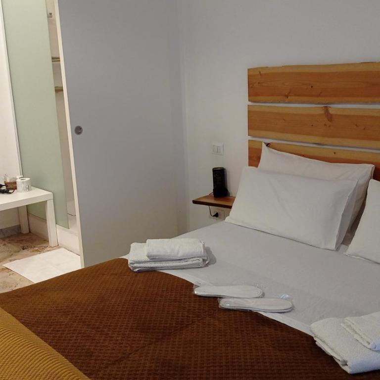 CasaRA - Double or Twin Room - 11