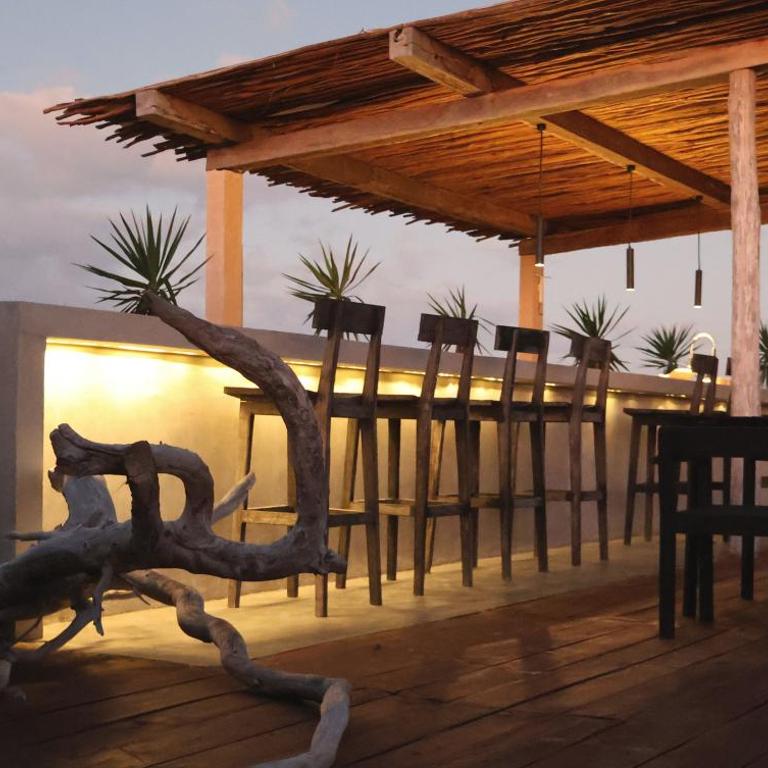 Piquete Holbox - Habitación con cama extragrande y vistas a la piscina - 5