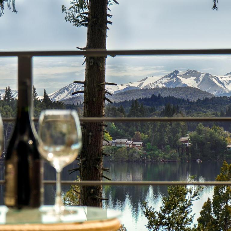 Casa alta vista panoramica lago Moreno, cochera, moderno - Two-Bedroom Apartment - 65